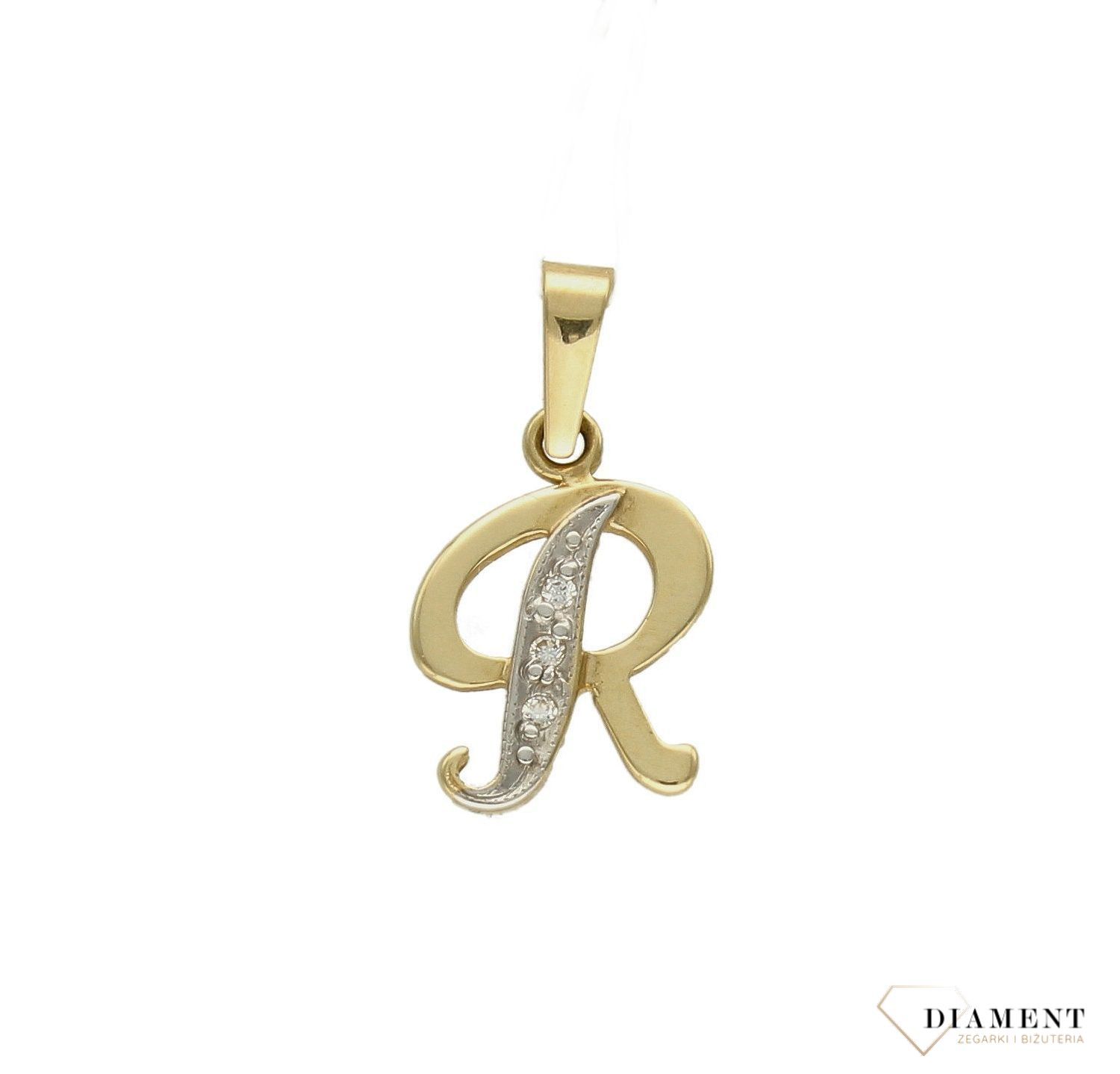 Złota zawieszka 585 literka R ozdobiona cyrkonią Z-98 R Literka. Personalizowana zawieszka to doskonały pomysł na prezent dla każdej kobiety. Zawieszka z literą ze złota. Prezent na komunię dla dziewczynki..jpg